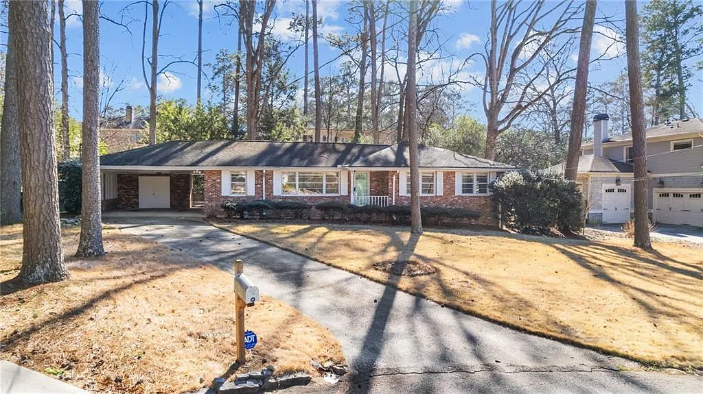 Building Photo - 2038 S Akin Dr NE