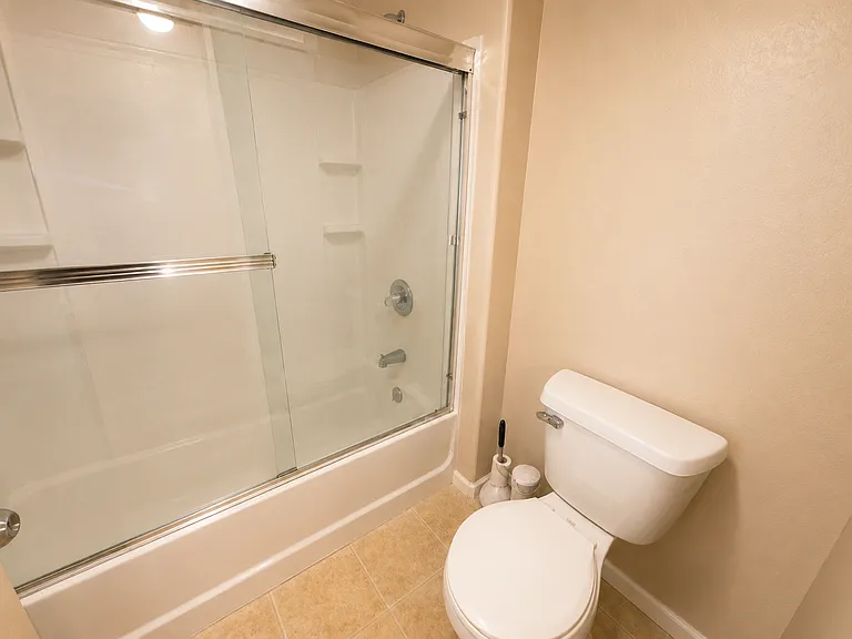 3290 N Vista Ave — Photo 13