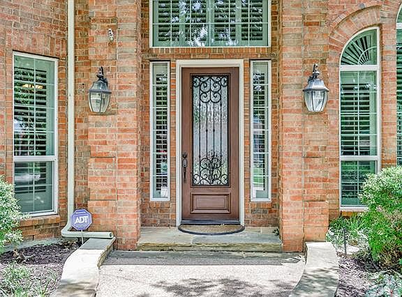 3rd image of 5804 Westmont Dr