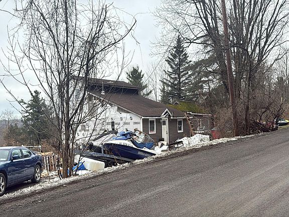 3rd image of 6075 Lawrence Hill Rd