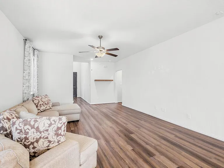 2046 Flametree Ave — Photo 8