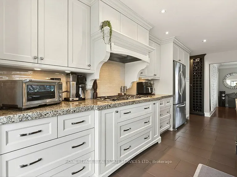 589 Arlington Blvd — Photo 6