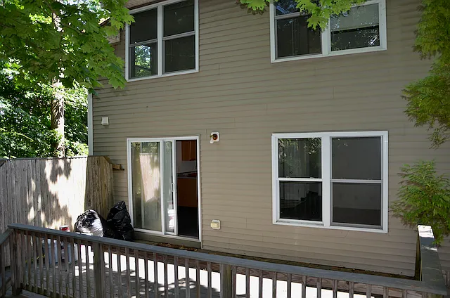 5 bed, 2.5 bath, 2700 sqft, $3,400 — Photo 3