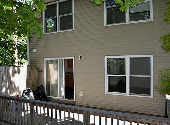 3rd image of 104 Coastal Woods Cir