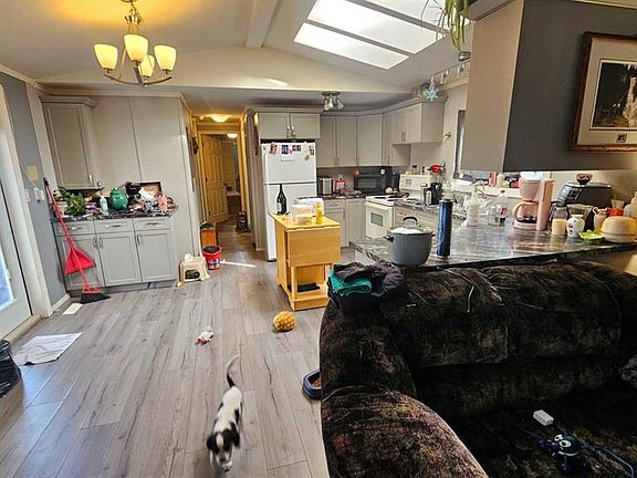 5th image of 6001 W 53 Avenue Close