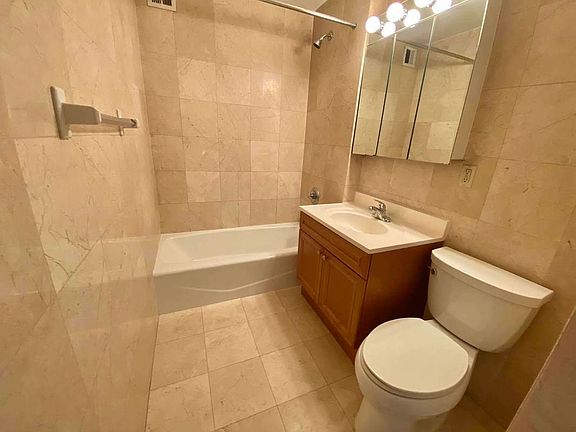 5th image of 229 E 13th St APT 2D