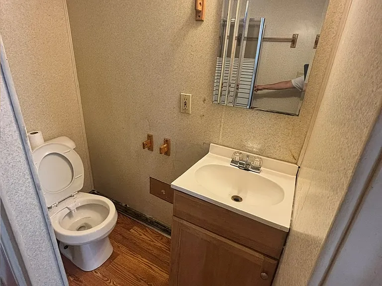 984 Jefferson Ave #8 — Photo 5