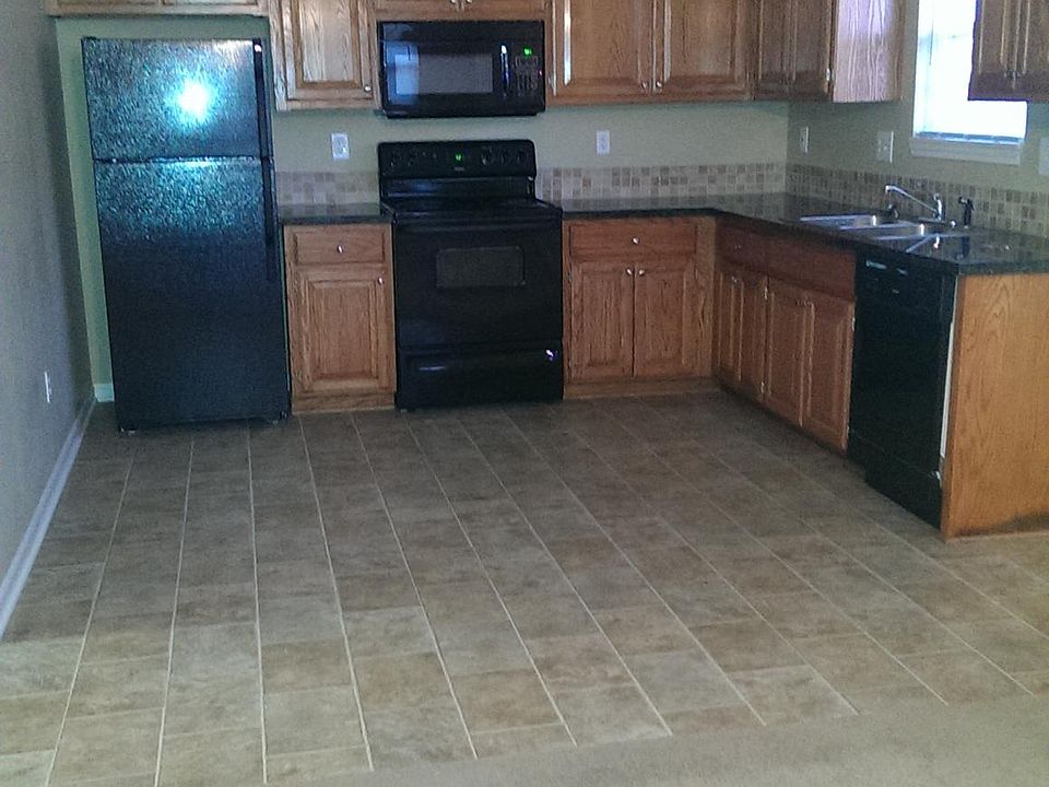 2nd image of 403 SE Chelsey Ln