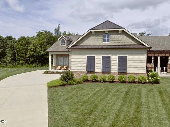 2nd image of 122 Christine Ct
