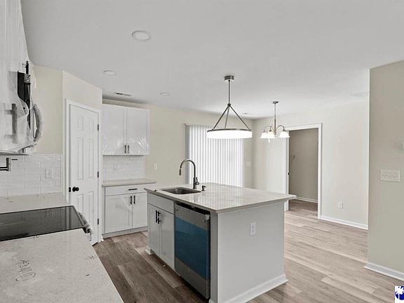 3rd image of 1226 E Macree Ter