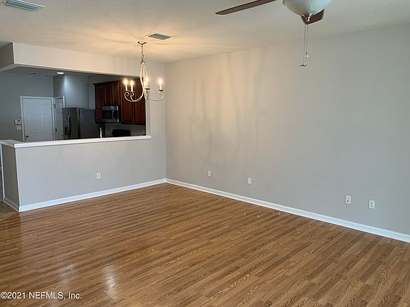 3rd image of 4241 Highwood Dr