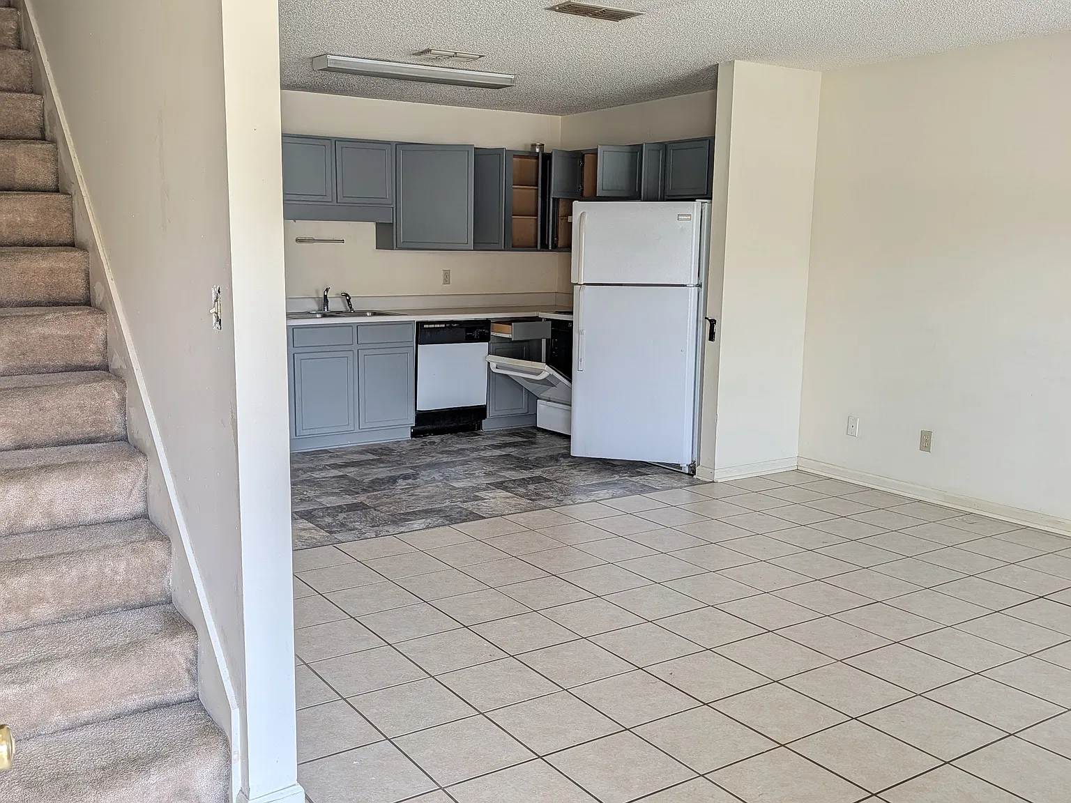 3 bed, 1119 sqft, $950 — Photo 2