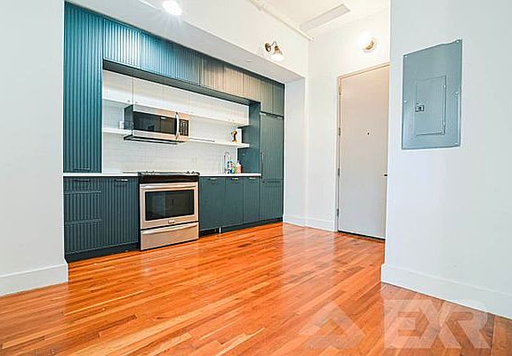 4th image of 180 Bainbridge St APT 101