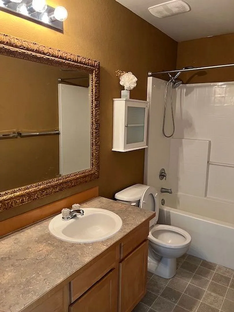 Lakeland Hills 2 Story, 4 Bed, 2.5 Bath Home in Gated Community — Photo 4