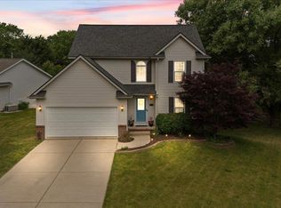 315 Valleyview Dr, Linden, MI 48451