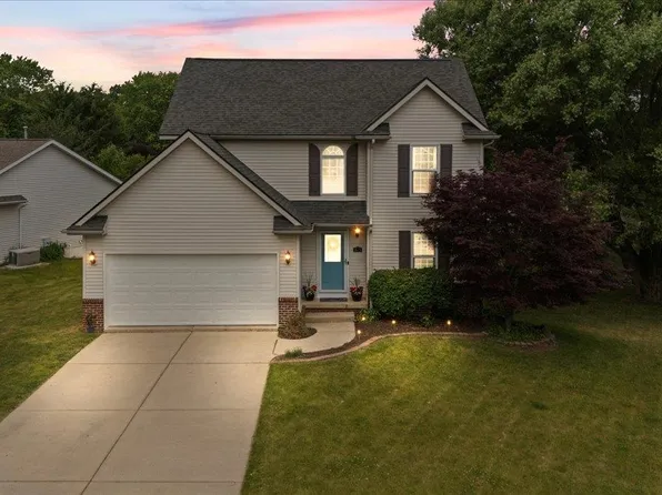 315 Valleyview Dr, Linden, MI 48451