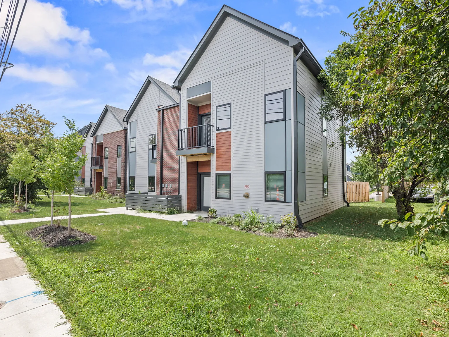 1 bed, 780 sqft, $1,300 — Photo 2
