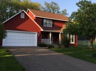 160 Cascade Ct, Chanhassen, MN 55317