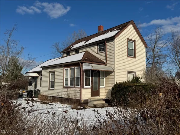827 Bond St, Elyria, OH 44035