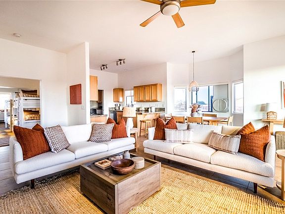 3rd image of 60319 Fairmount Dr