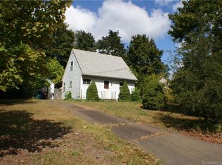 21 Sunset Rd W, North Branford, CT 06471