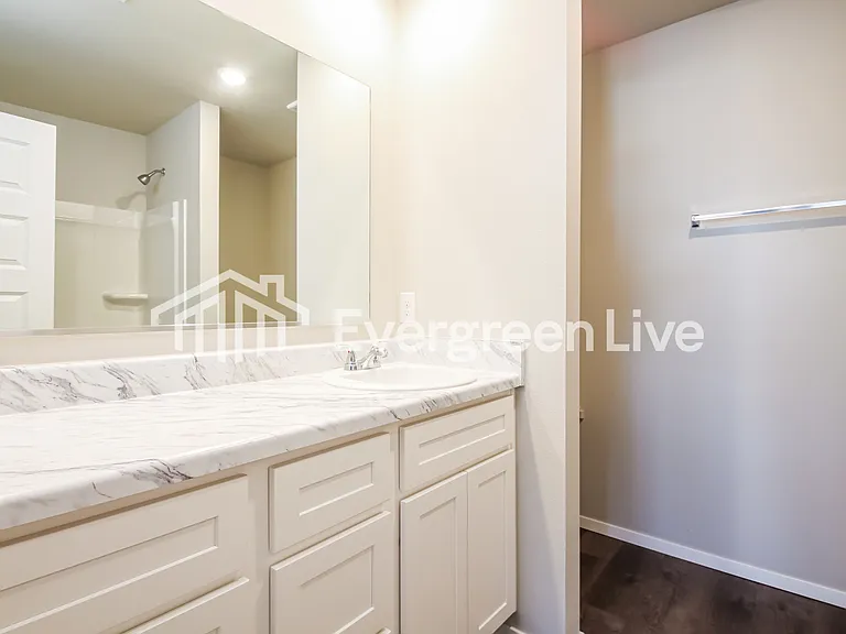 1002 W Lawton Rd — Photo 10