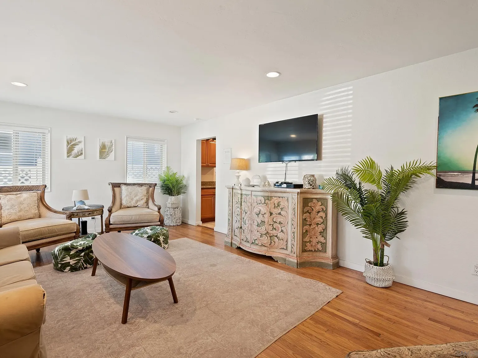 3 bed, 2.0 bath, 1200 sqft, $6,450 — Photo 2