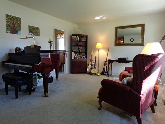 2nd image of 606 N Wilshire Dr