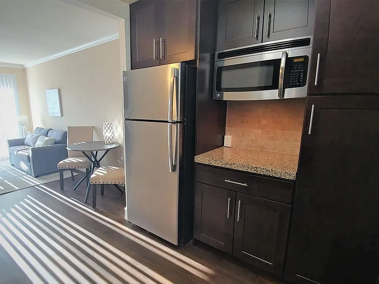 Center Square Apartments — Photo 27