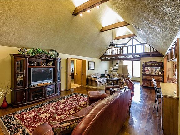3rd image of 304 Bullard Dr