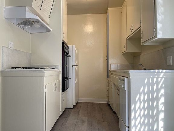 3rd image of 5323 S Centinela Ave #1