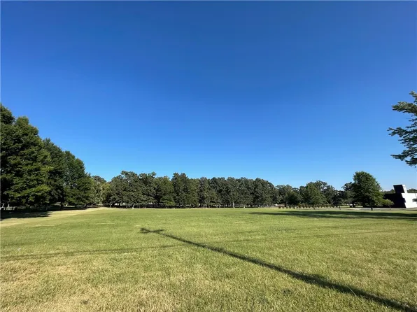 3058 S 48th St, Springdale, AR 72762