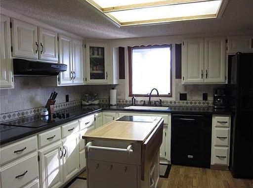 3rd image of 39 Farnham Dr