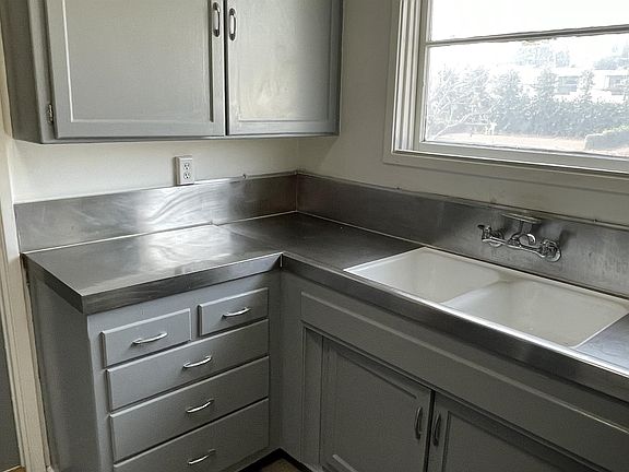 5th image of 2461 Silver Lake Blvd