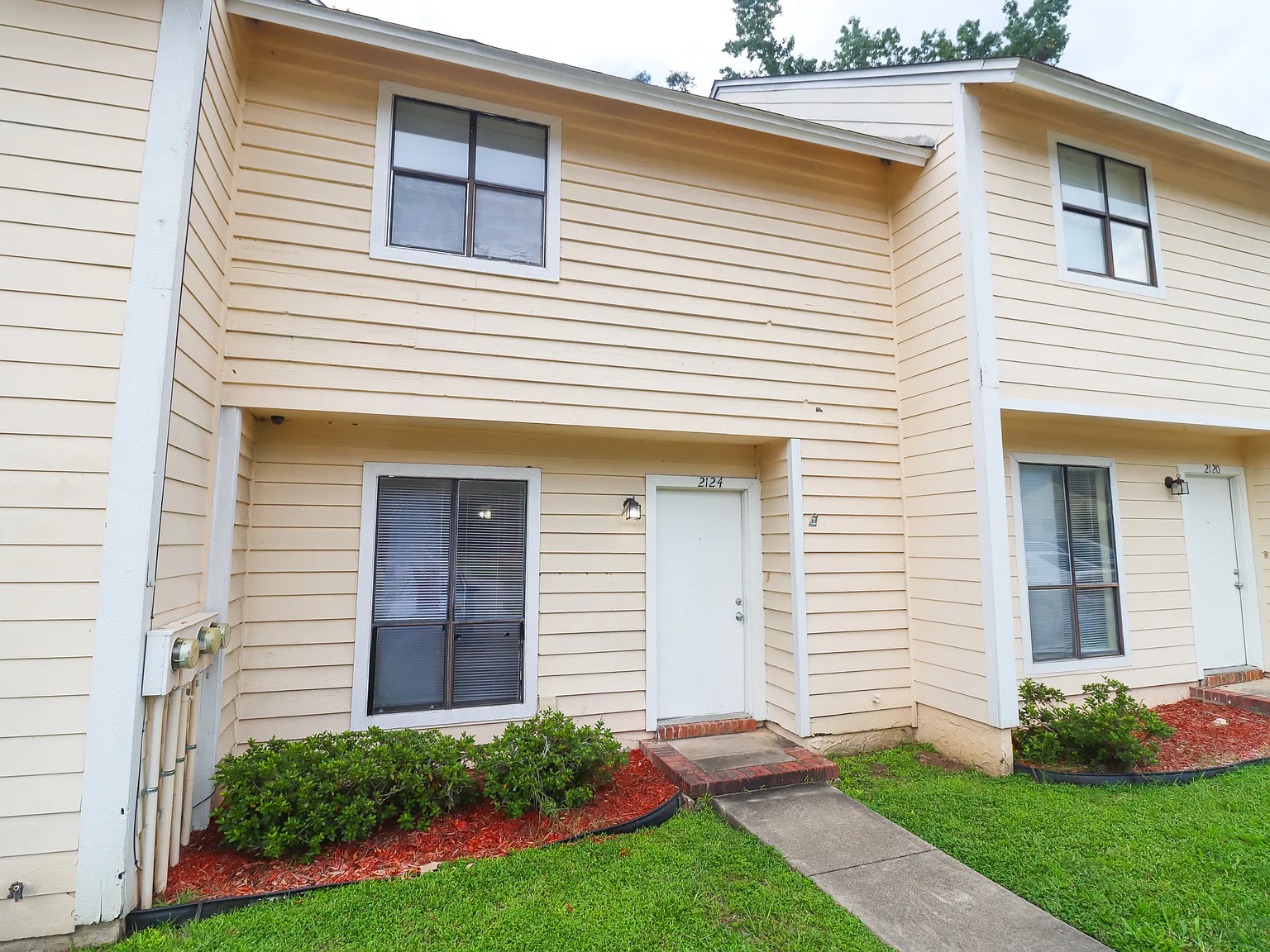 2 bed, 2.5 bath, 1400 sqft, $1,500 — Photo 1