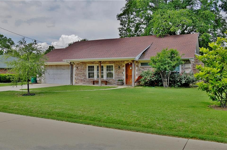 1st image of 609 Brockett St