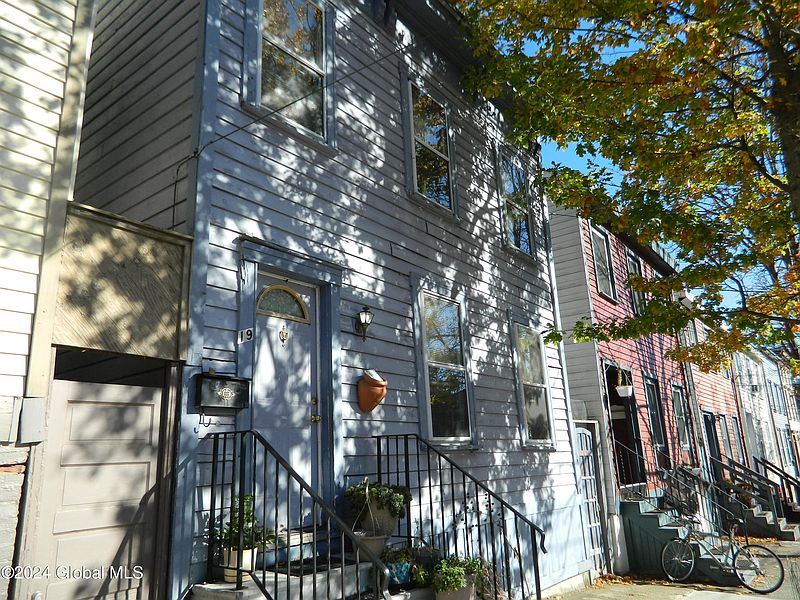 4th image of 19 Bleecker Place