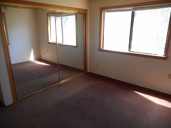 5th image of 109 6th Ave N