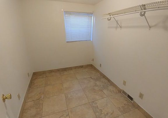 2nd image of 528 1/2 Grand Ave