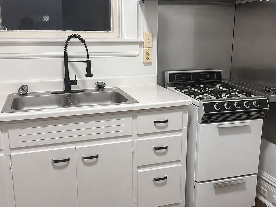 1st image of 1304 3rd Ave SE Unit 2