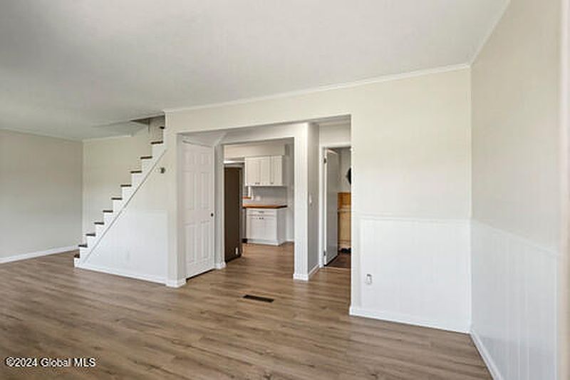 4th image of 140 Boshart Road