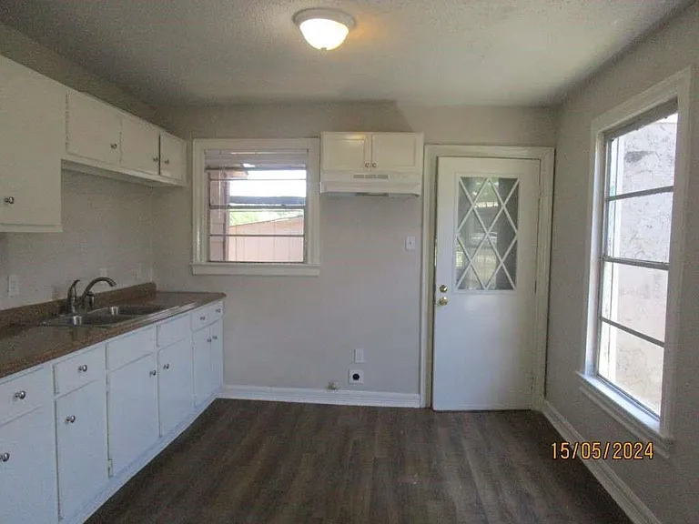 7410 Dallas St — Photo 11