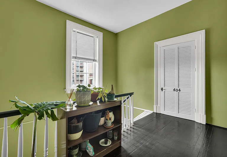 112 E Harris St #404 — Photo 2