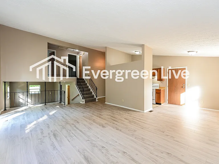 2976 Maureen Ct — Photo 4