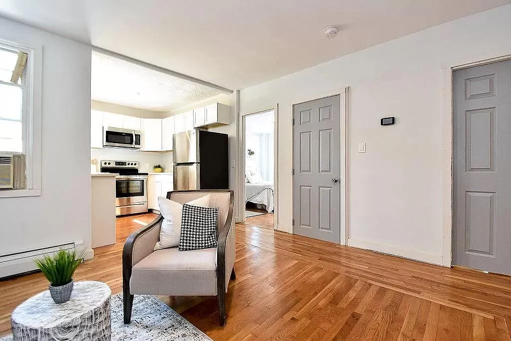2 bed, 1000 sqft, $2,300 — Photo 4