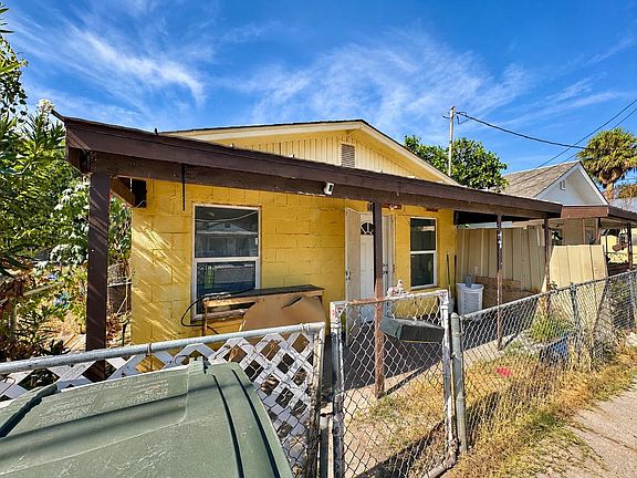 2nd image of 1908 Hidalgo St