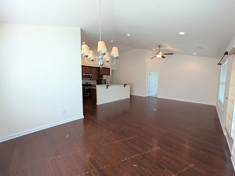 504 Cedar Lakes Dr — Photo 9