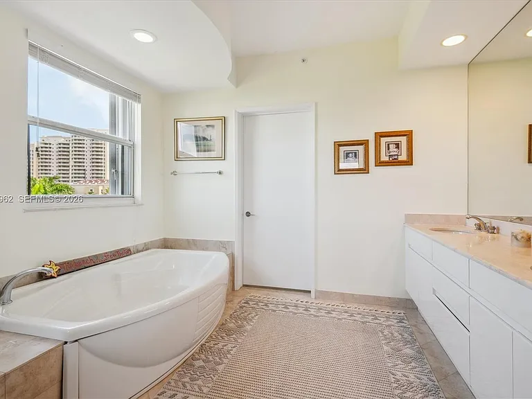 701 Crandon Blvd #Penthouse 1 — Photo 8