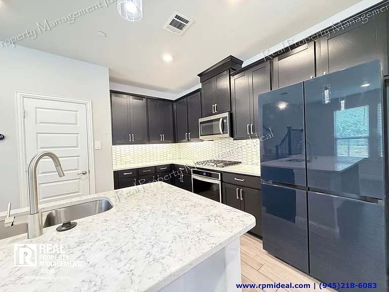 2130 Argolis Dr — Photo 9