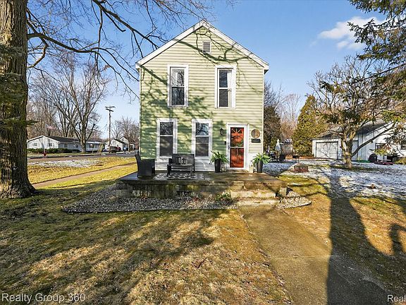 5th image of 622 Factory St